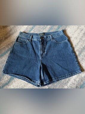 Women's size 10 Eddie Bauer Blue Denim Jean Shorts